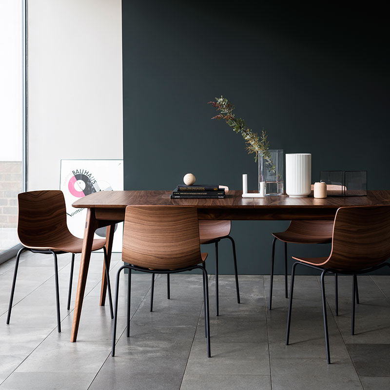 Thiết kế đơn giản mà sang trọng của mẫu ghế gỗ uốn lưng cong