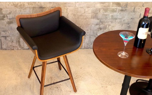 Trải nghiệm cảm giác thoải mái và êm ái với chiếc ghế bar chất liệu gỗ plywood uốn cong