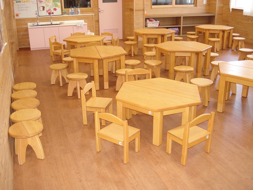 lưng ghế gỗ uốn cong