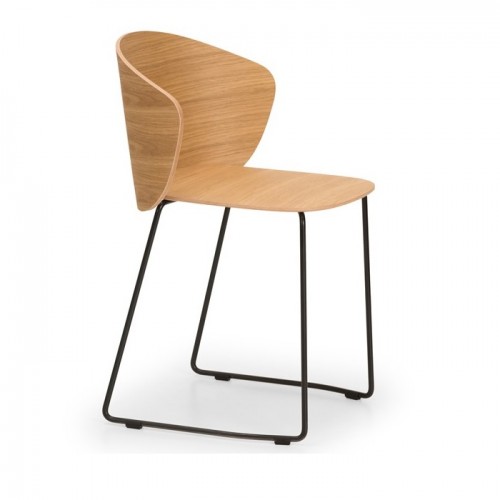 Ghế bành phiên bản mới được thiết kế từ chất liệu gỗ ván ép phủ veneer